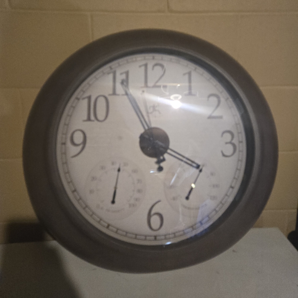 Large Infinity Instruments wall clock With thermometer and Humidity gauges Brown